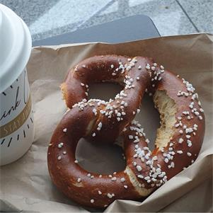 Pretzel with Salt Bag (ready baked)